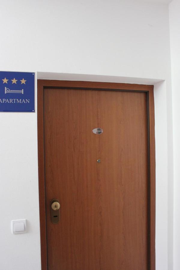 Toni Appartement Omiš Buitenkant foto