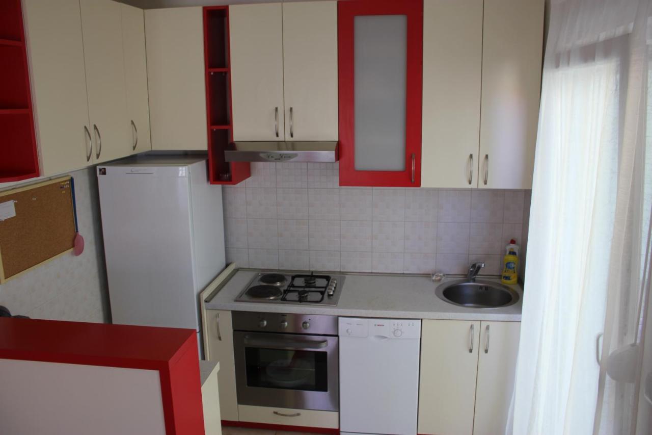 Toni Appartement Omiš Buitenkant foto